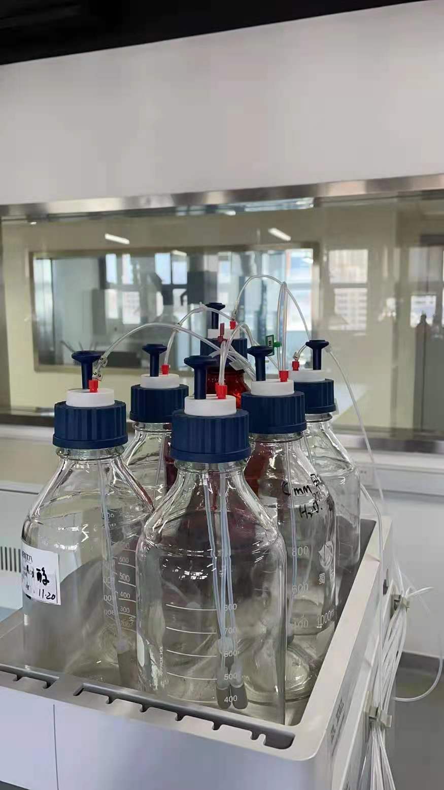 大型化學實驗室安全瓶蓋安裝現場